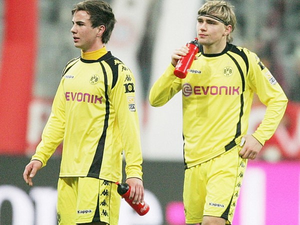  多特蒙德青春风暴席卷，客场大胜延续争冠希望  